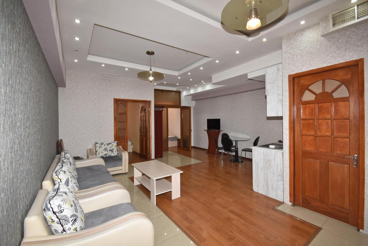 Armenak Apartment No 8, Abovyan Street Yerevan Exterior photo