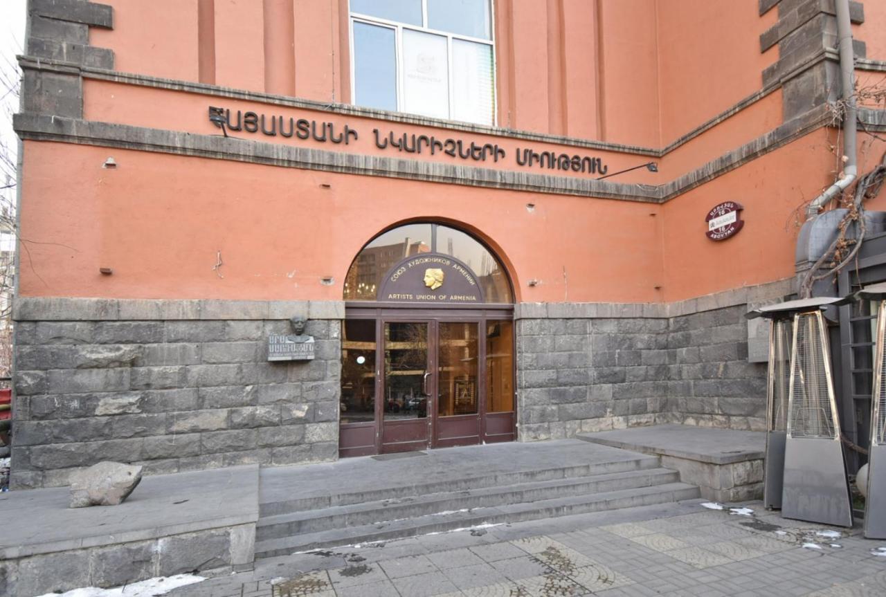 Armenak Apartment No 8, Abovyan Street Yerevan Exterior photo