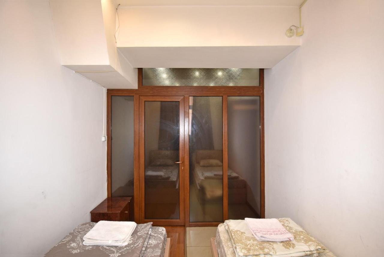 Armenak Apartment No 8, Abovyan Street Yerevan Exterior photo