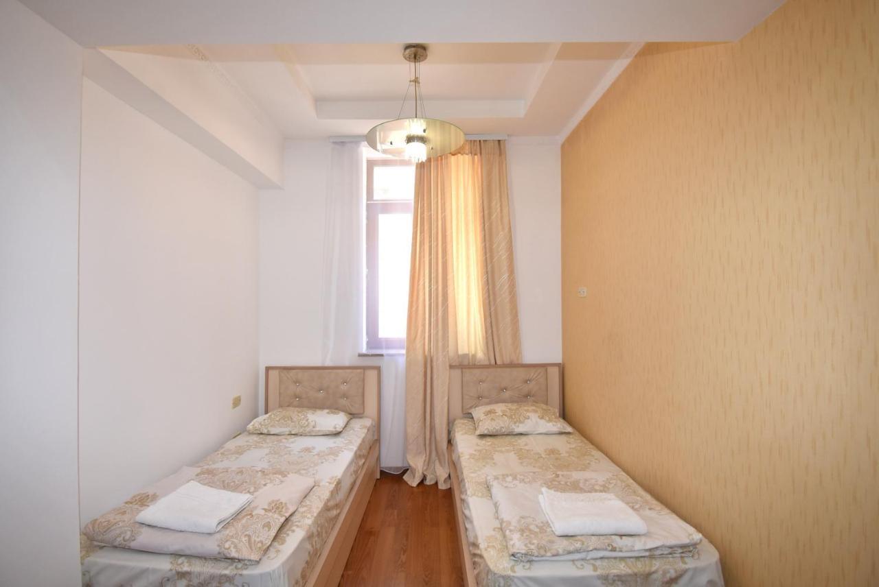 Armenak Apartment No 8, Abovyan Street Yerevan Exterior photo
